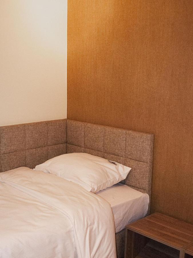 Redwood Hostel Lublino Esterno foto